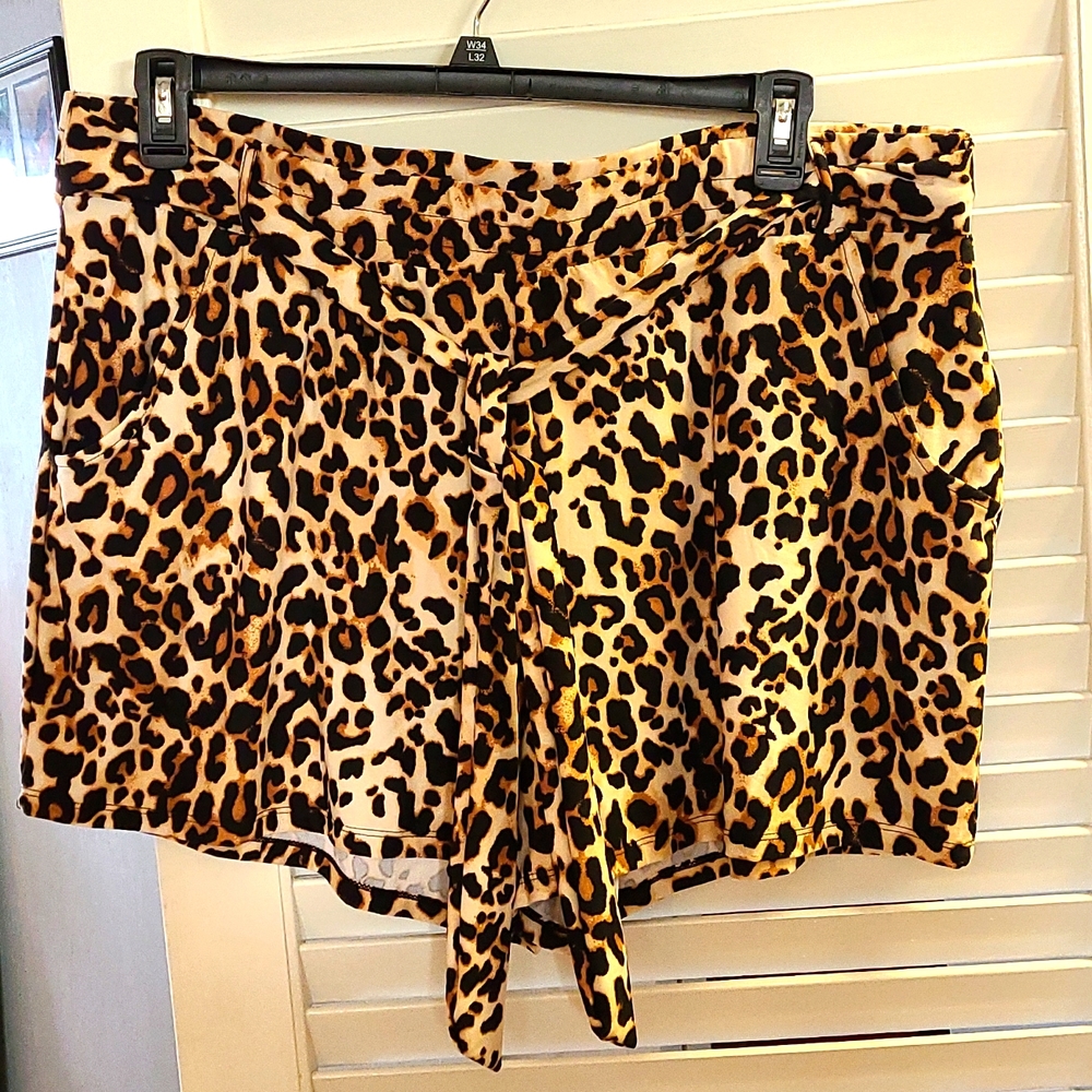Animal print flowy shorts